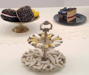 beetles, christmas, ceramics, porcelain, gold, lustreware, luster, lusterware, lustre, cake, dinner, eating, australiana, veni, vidi, vici, plates, christmas dinner